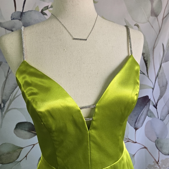 JULES & CLEO | V-Neck Dress with Crystal Straps in Charmeuse (Lemon Lime) sz 4 - Picture 4 of 10